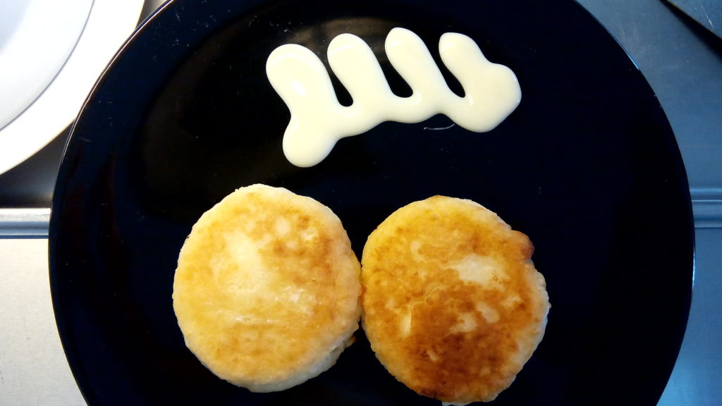 Сырники из творога со сметаной/или сгущ. молоком
