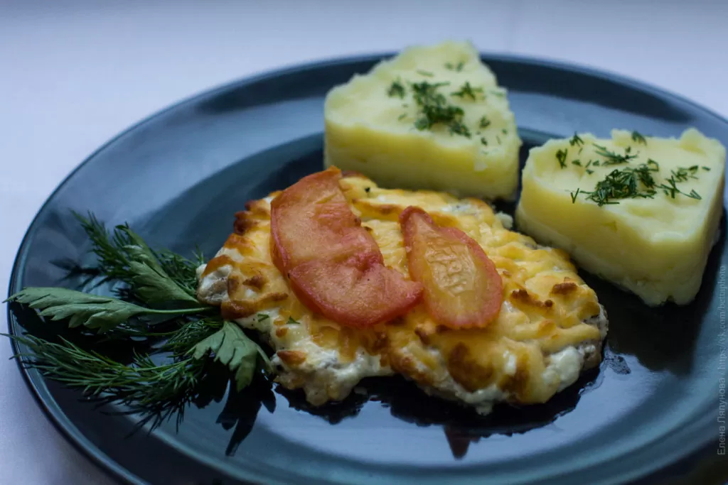 Свинина запеченная с сыром