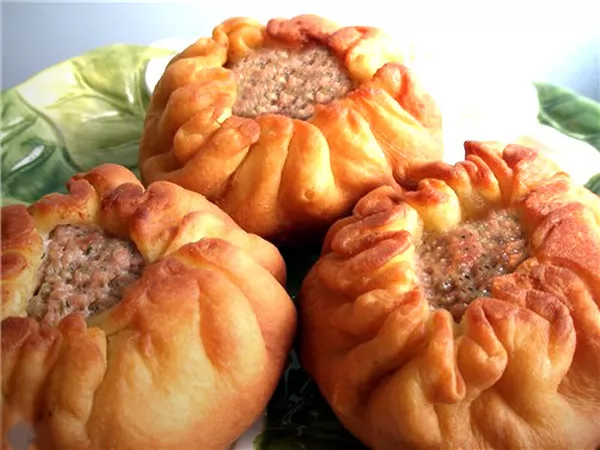Беляш с мясом 